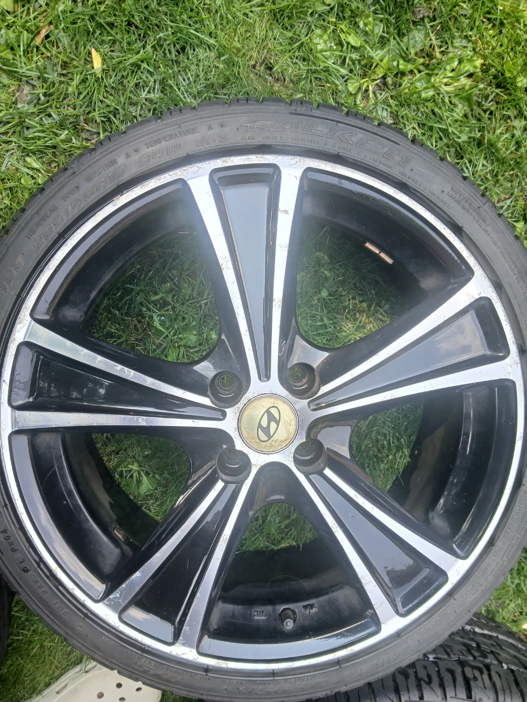 Set of 17 inch Hyundai rims with tires - photo 5