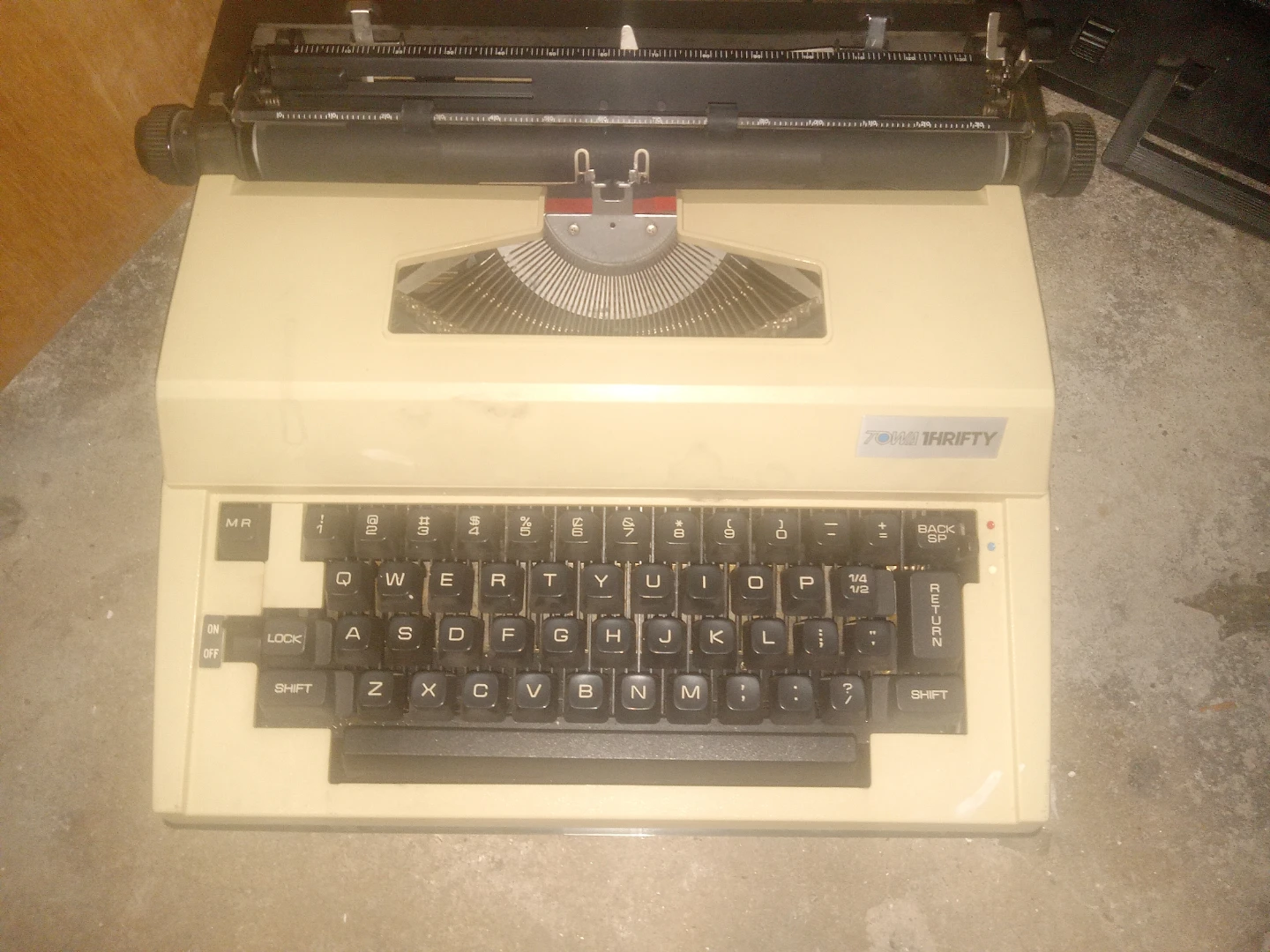Towa THRIFTY typewriter  with case!!!!