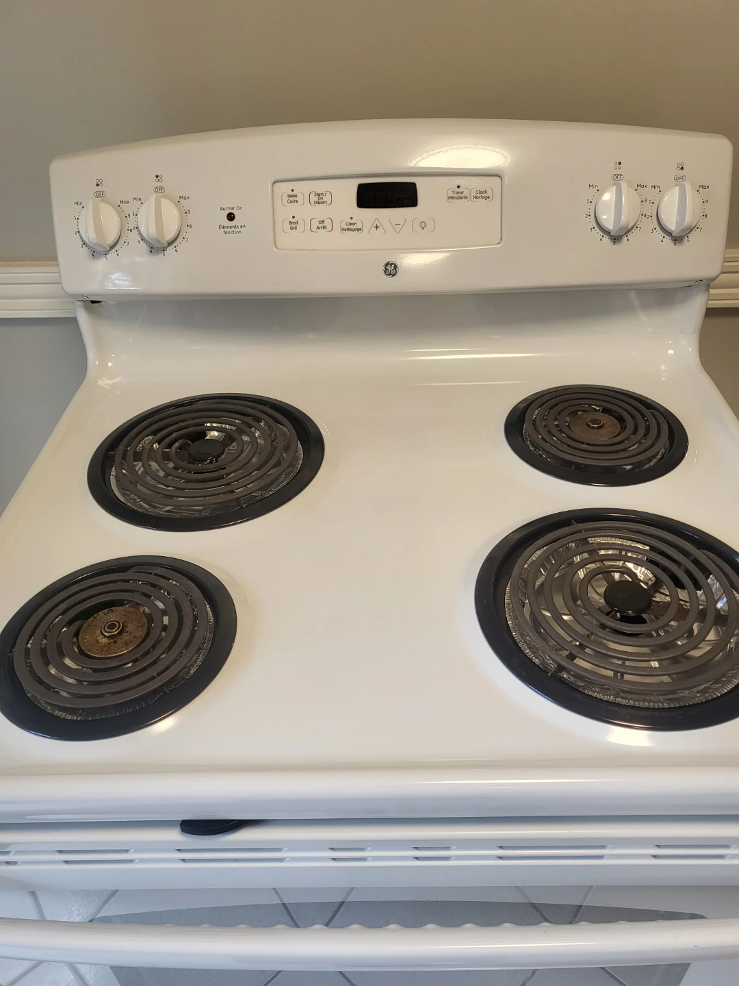 GE Electric Coil Stove / Range – Works Great! - photo 2