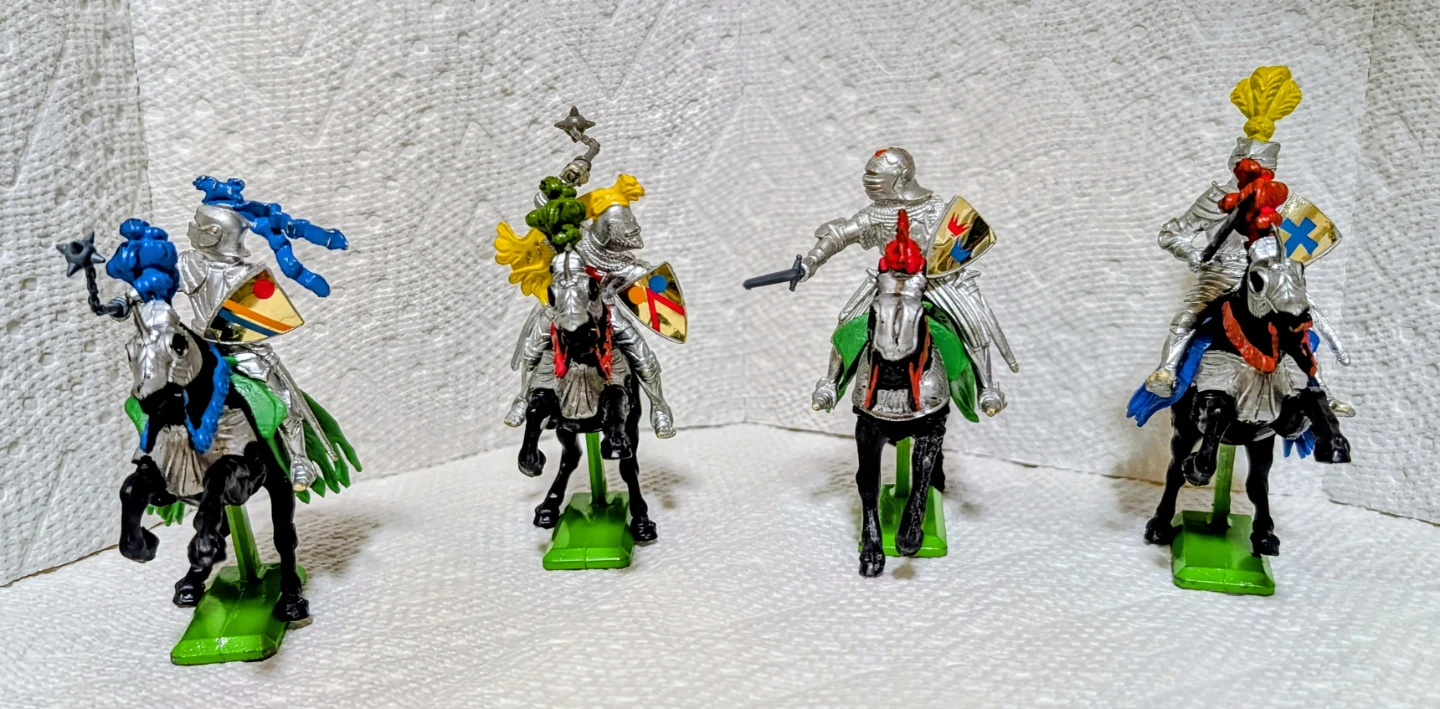 Vintage Britain's Deetail Plastic Knight Action Figure Lot - photo 2