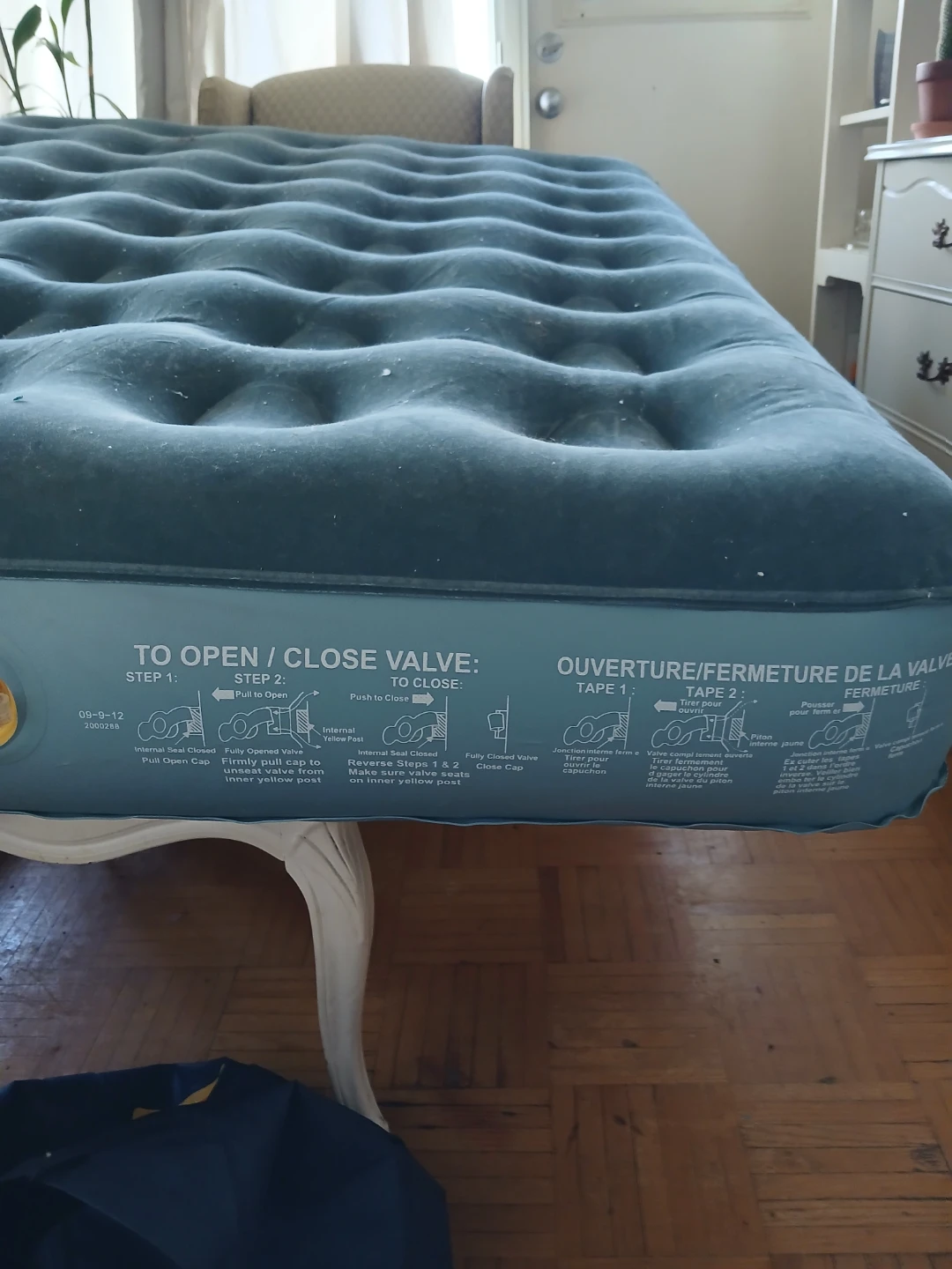 Coleman Air Mattress with Built-in Pump - photo 3