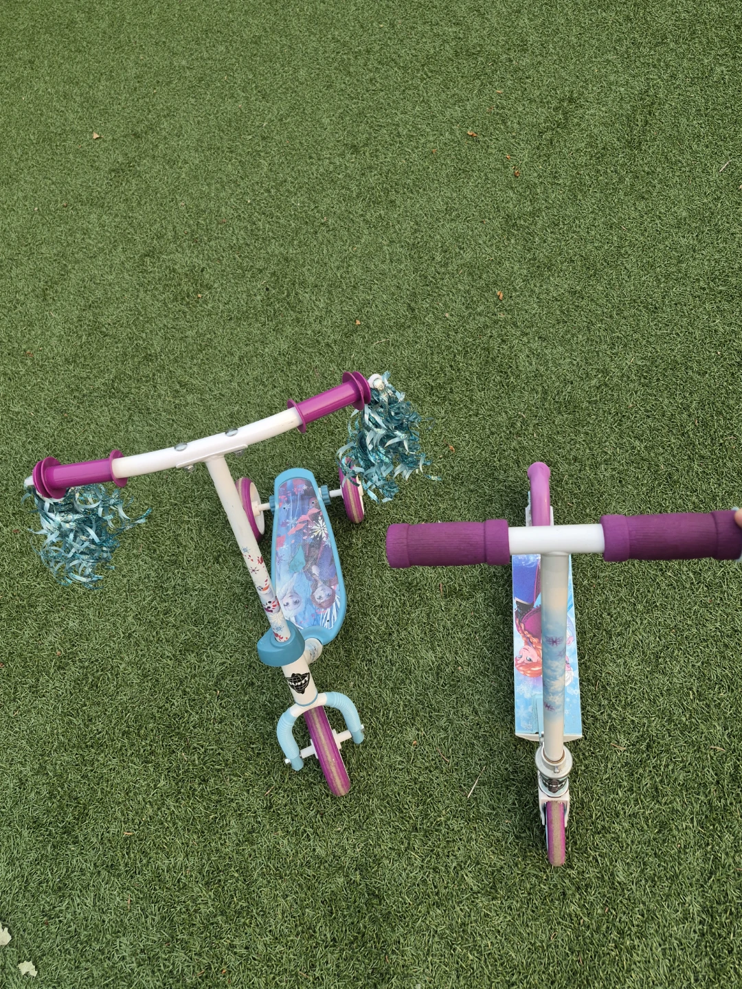 Frozen 3-Wheel  and 2-wheel Scooters (2-Pack)