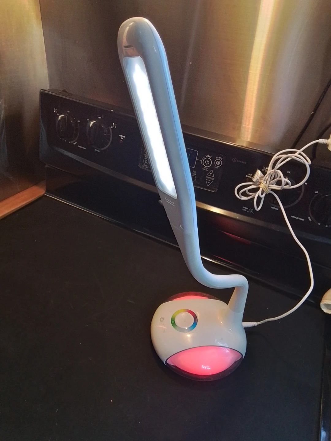 OttLite Q8U LED Desk Lamp