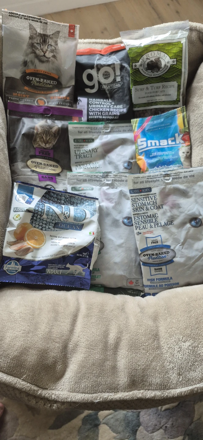 Assorted Cat Food Bags -  Plus Two Beds - photo 3