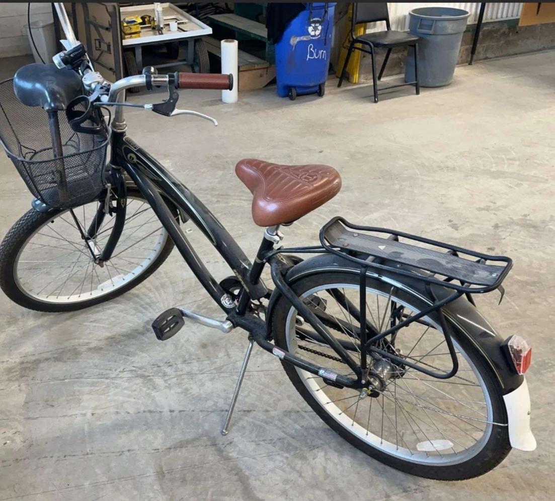 Black Cruiser Bike with Front Basket - photo 2