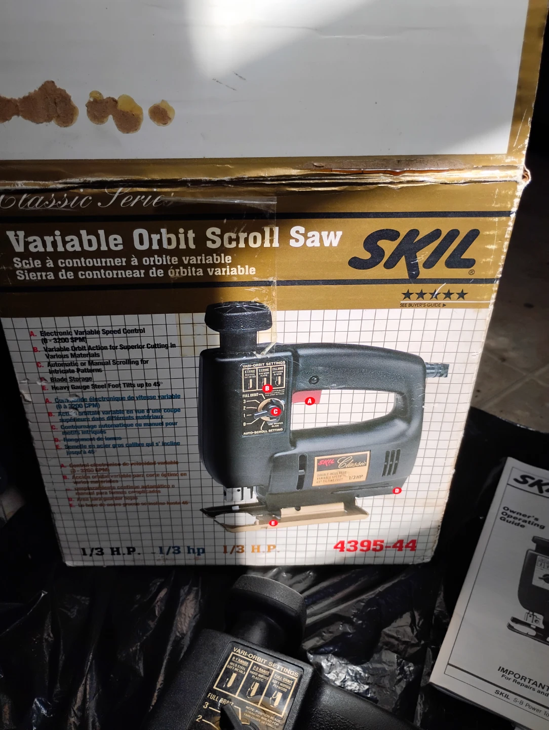 SKIL Variable Orbit Scroll Saw with Saw Blades