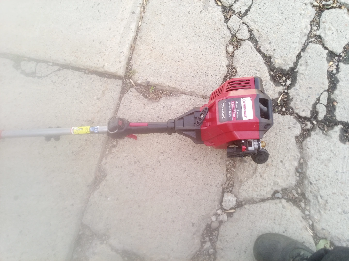 Troy-Bilt 4 stroke & Two 2 stroke gas trimmers - photo 2