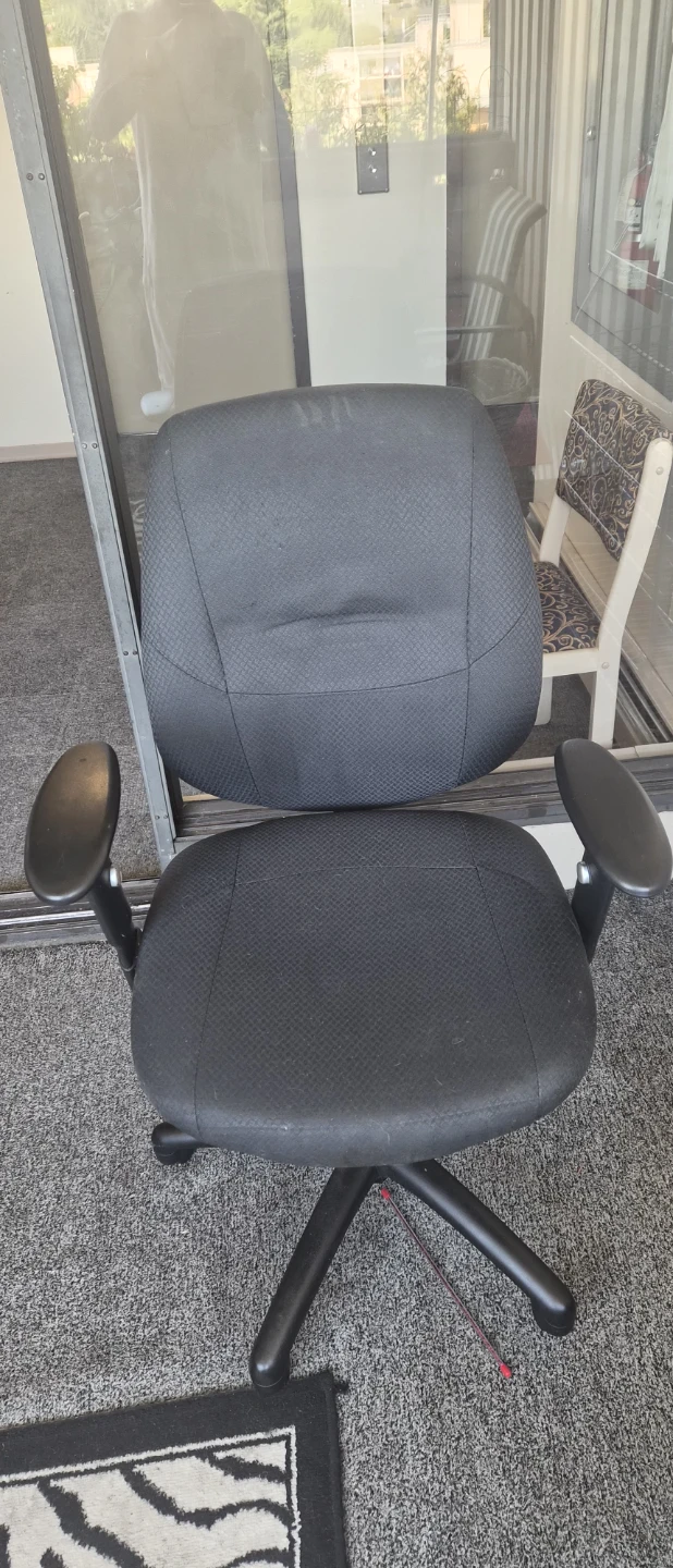 Black Office Chair - photo 4