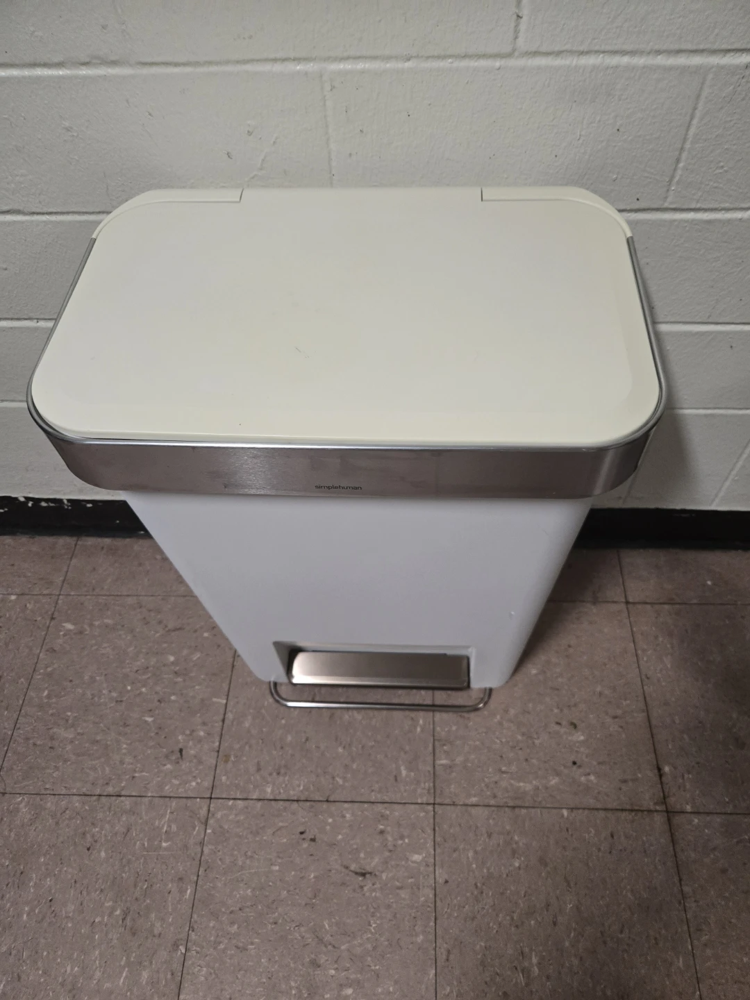 simplehuman White Step Trash Can Yellowish Lid & Rose Gold Pedal - photo 4