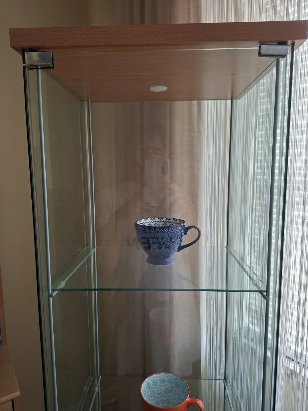 Glass display cabinet with wood top and bottom - photo 4