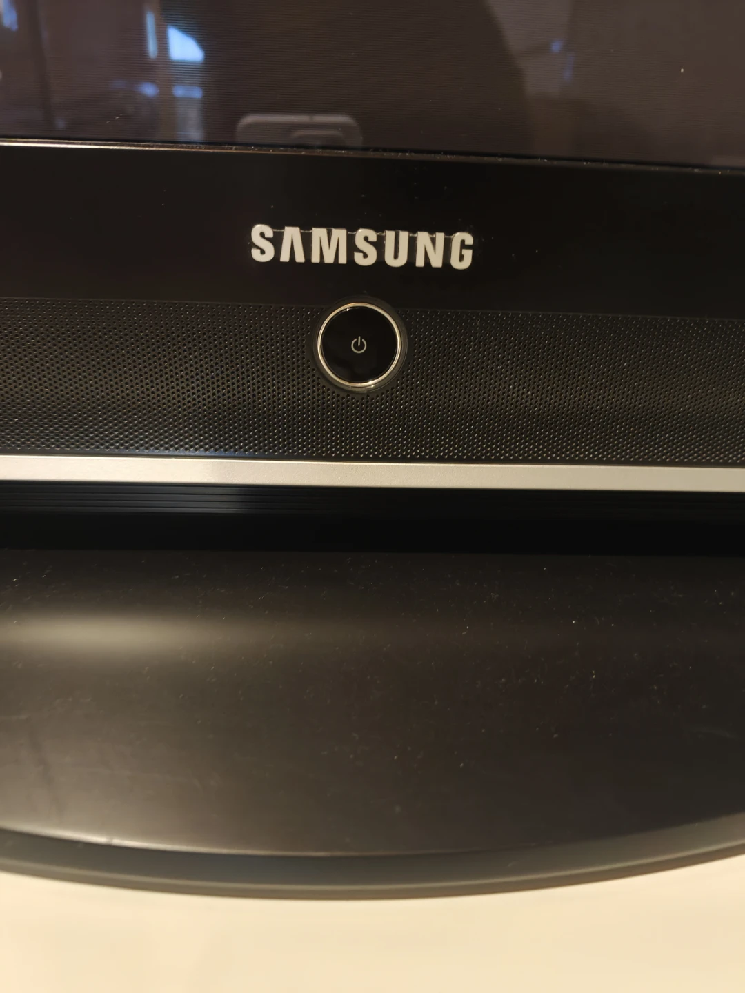 Samsung 42in TV (not a smart tv) - photo 2
