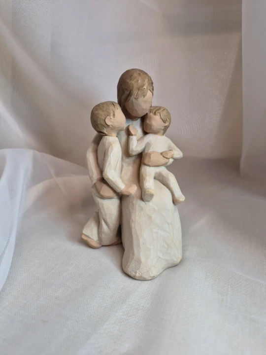 2002 Demdaco Susan Lordi 5 1/2" Willow Tree Quietly Figurine