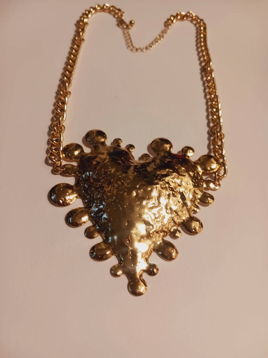 New !! Gold Tone Heart Pendant Statement Necklace - photo 3