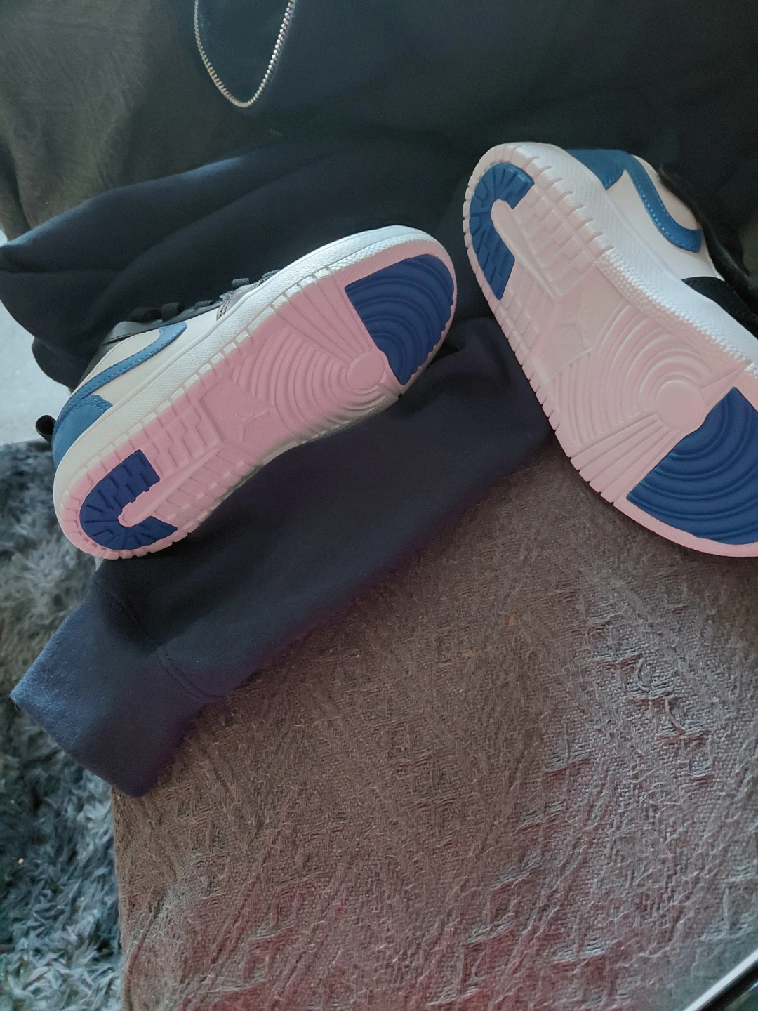 Air Jordan 1 Low SE Sneakers - photo 2