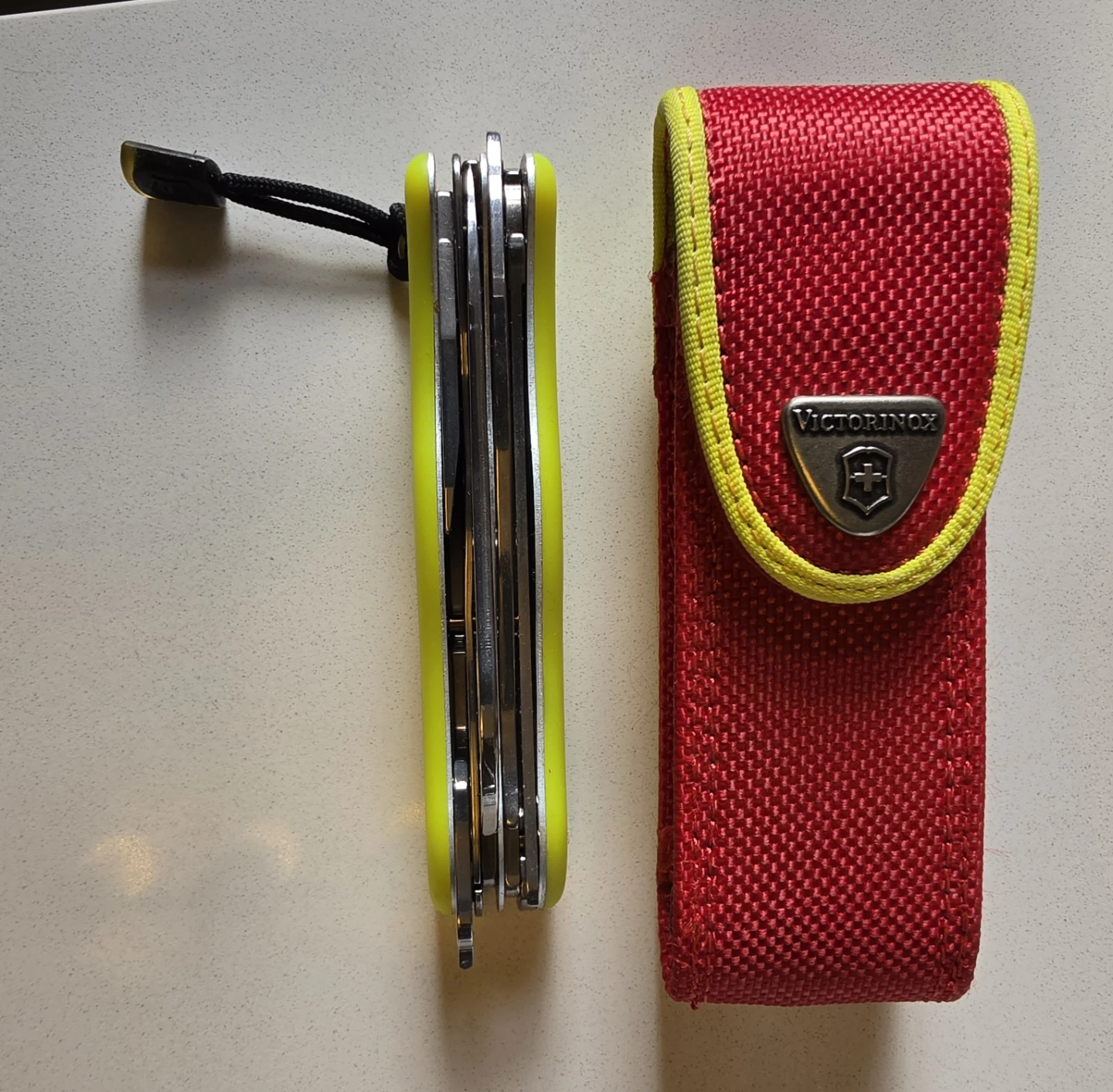 Victorinox Rescue Tool with Red Pouch - photo 2