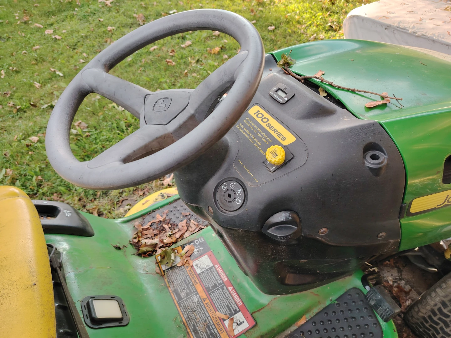 John Deere LA145 Riding Lawn Mower - photo 3