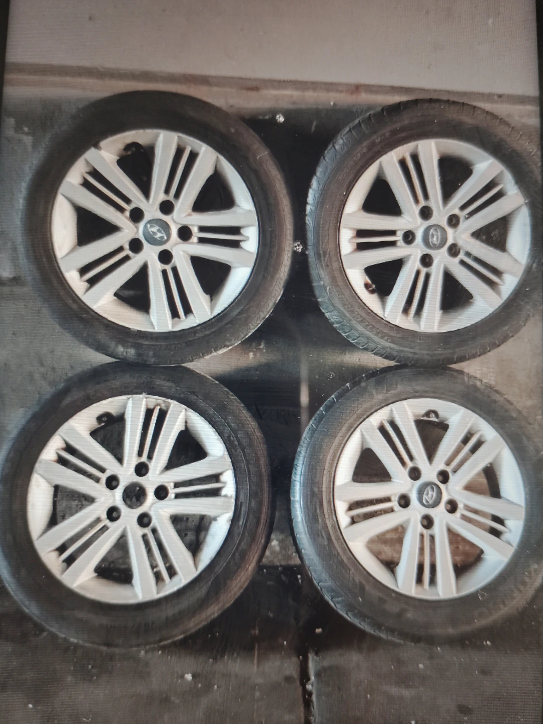 Set of 3 Hyundai Alloy Wheels and Tires