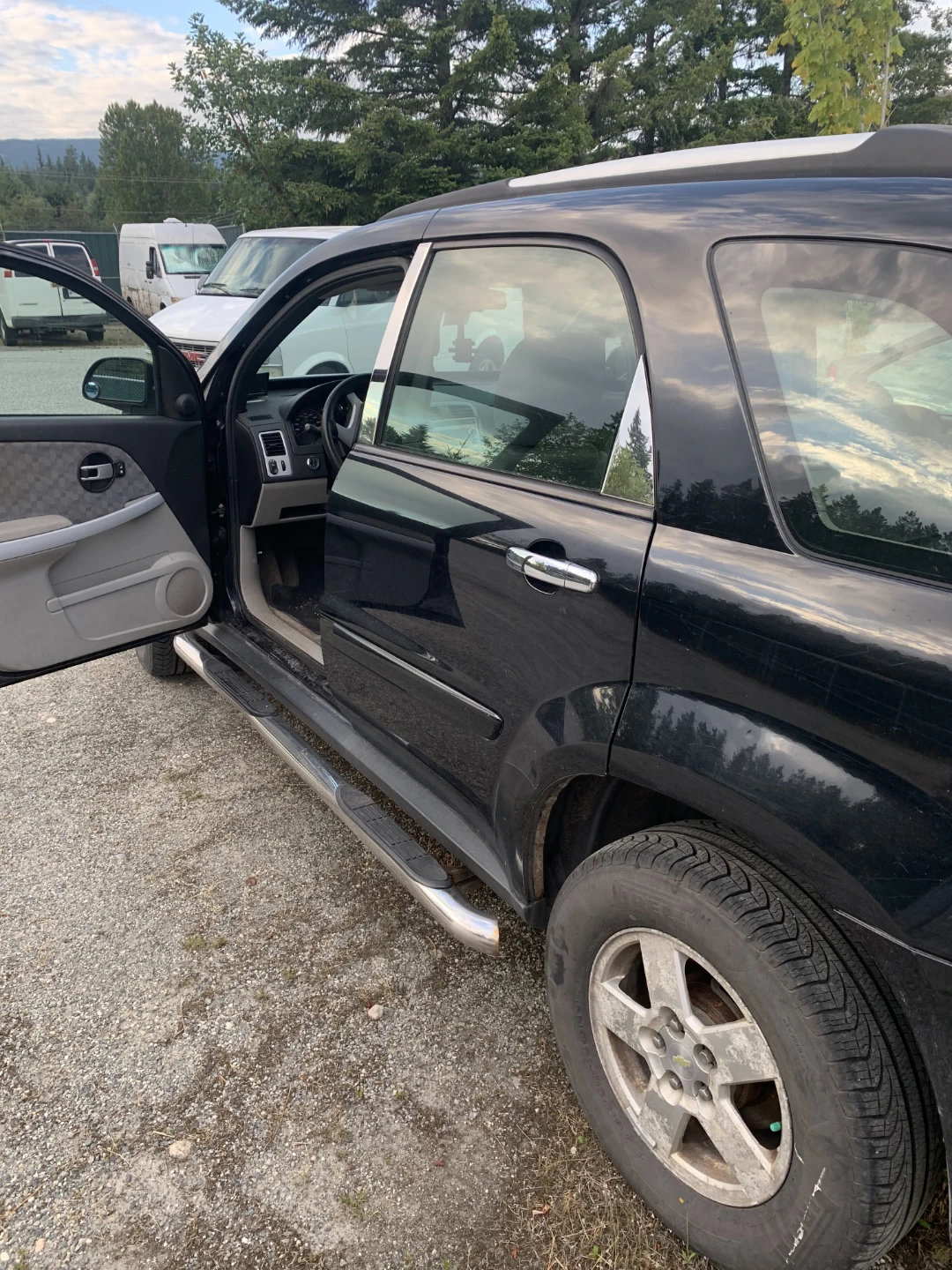 Black Chevrolet Equinox SUV - photo 4