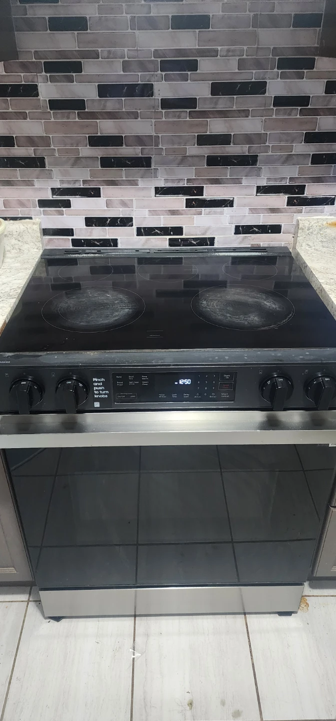 Samsung Electric Range with SmartThings