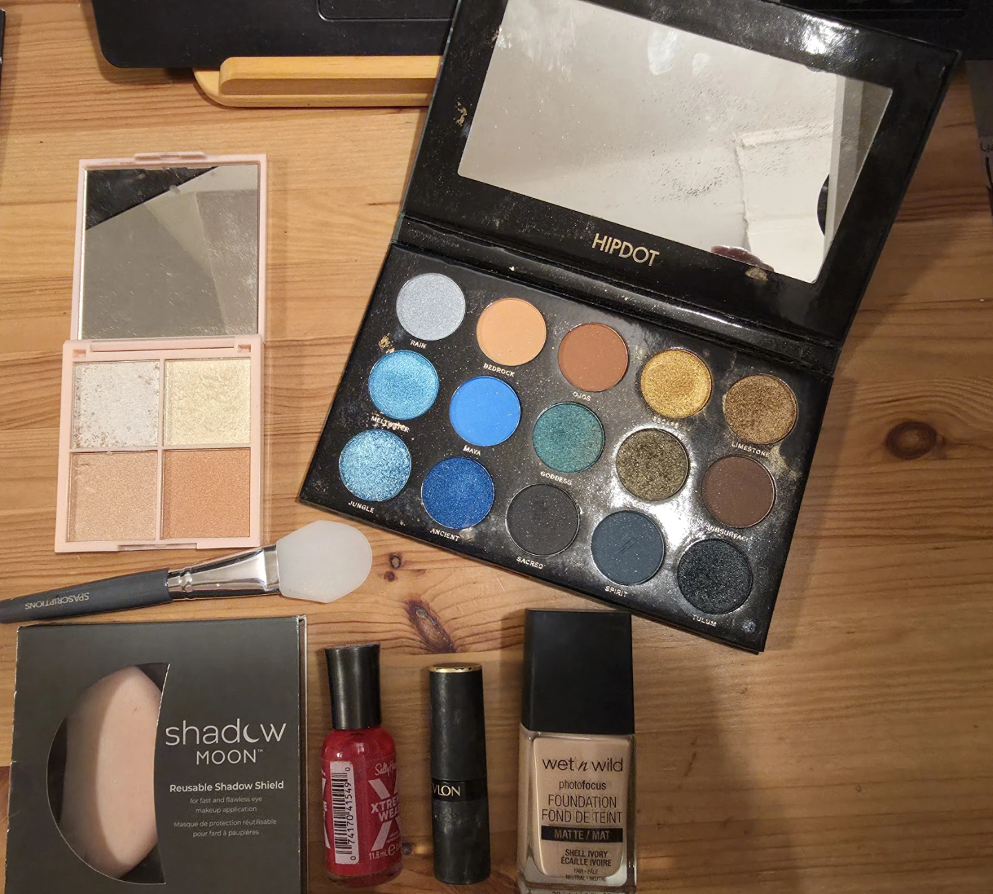 Make-up cosmetics