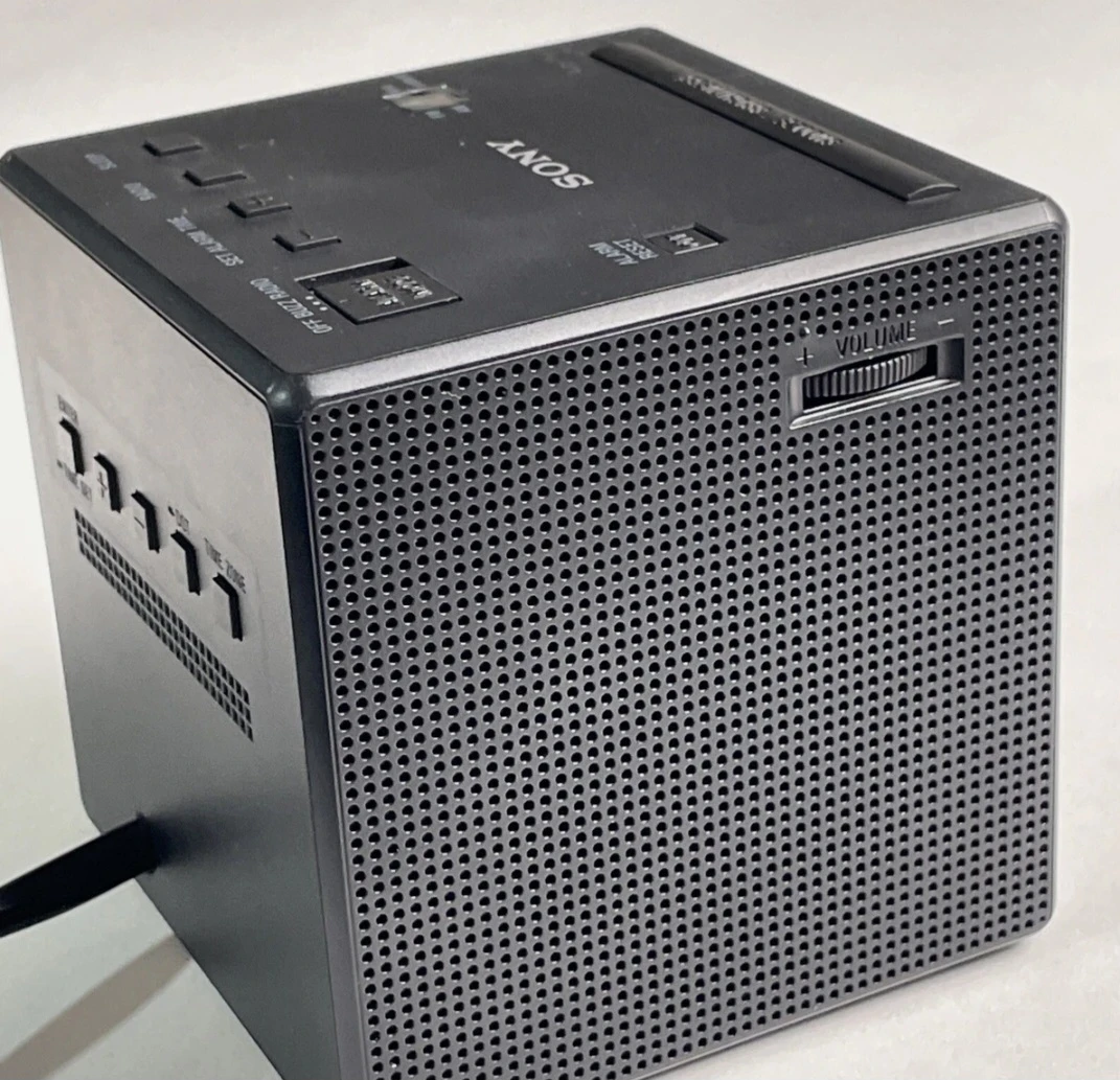 Sony Cube Alarm Clock Radio - photo 3