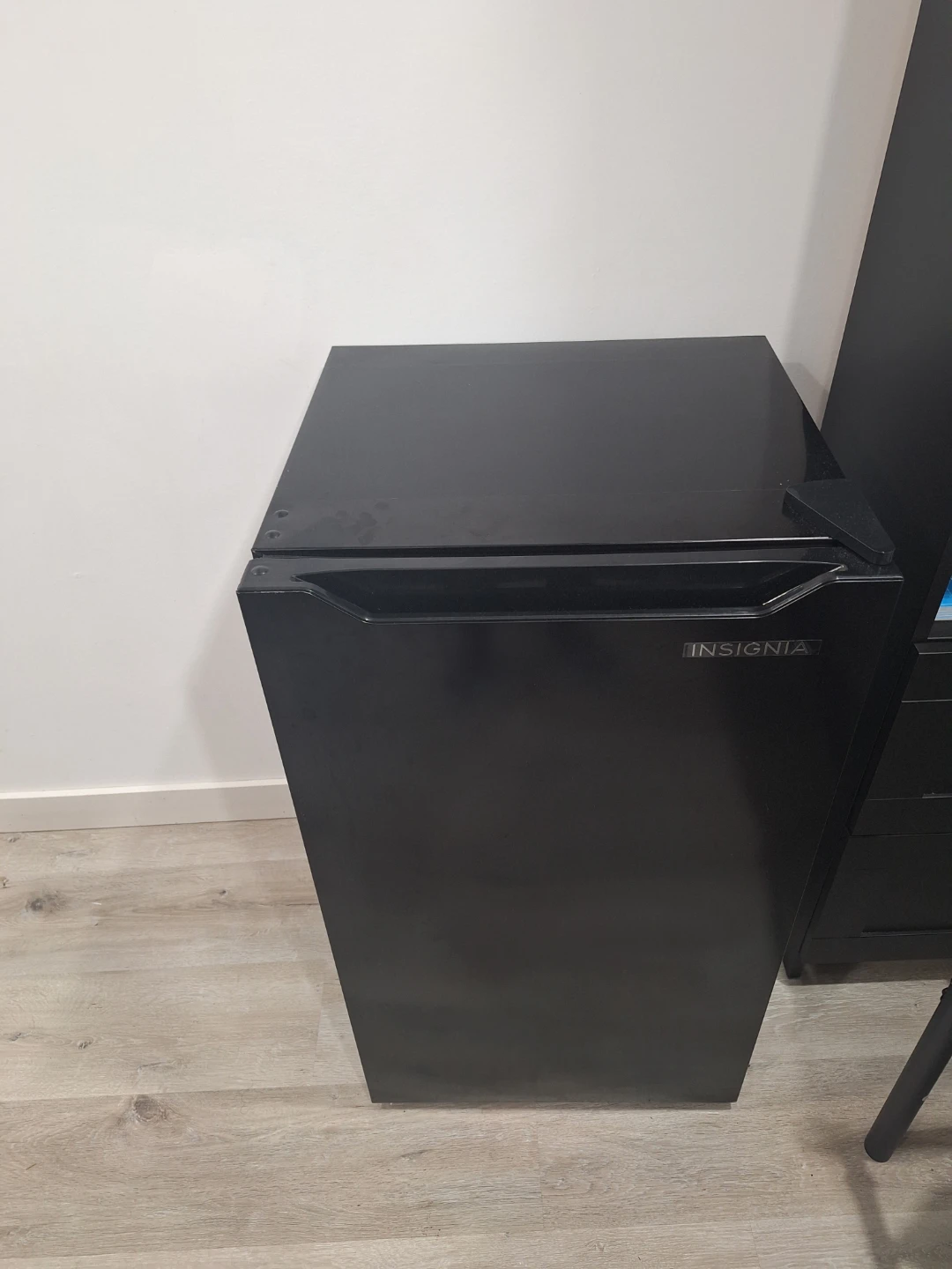 Insignia Mini Fridge - Black - photo 2
