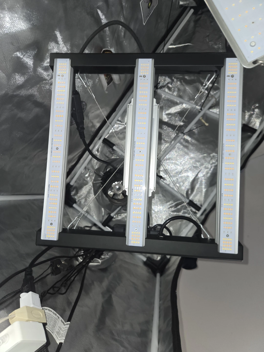 Indoor grow tent with 2 spiderfarmer lights - photo 4