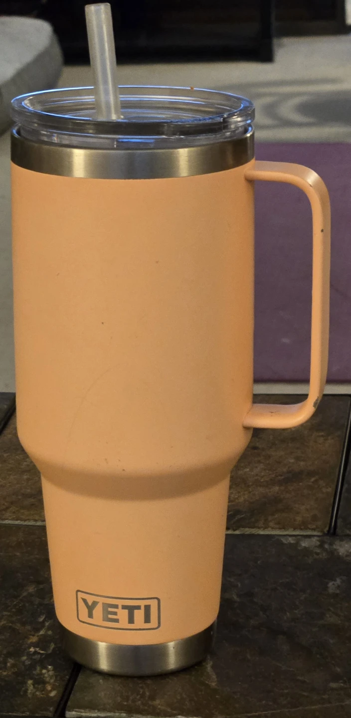YETI 30oz. Rambler Straw Mug with Lid and straw. Peach. EUC.