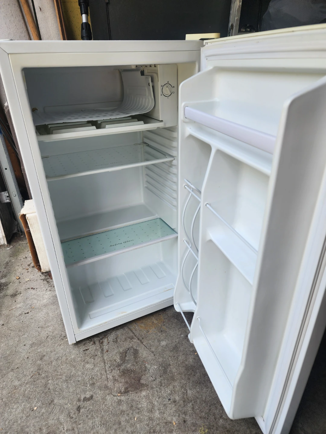Magic Chef Compact Refrigerator - photo 2