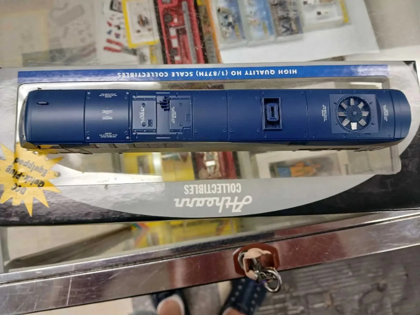 Athearn HO Scale Amtrak Locomotive - photo 4