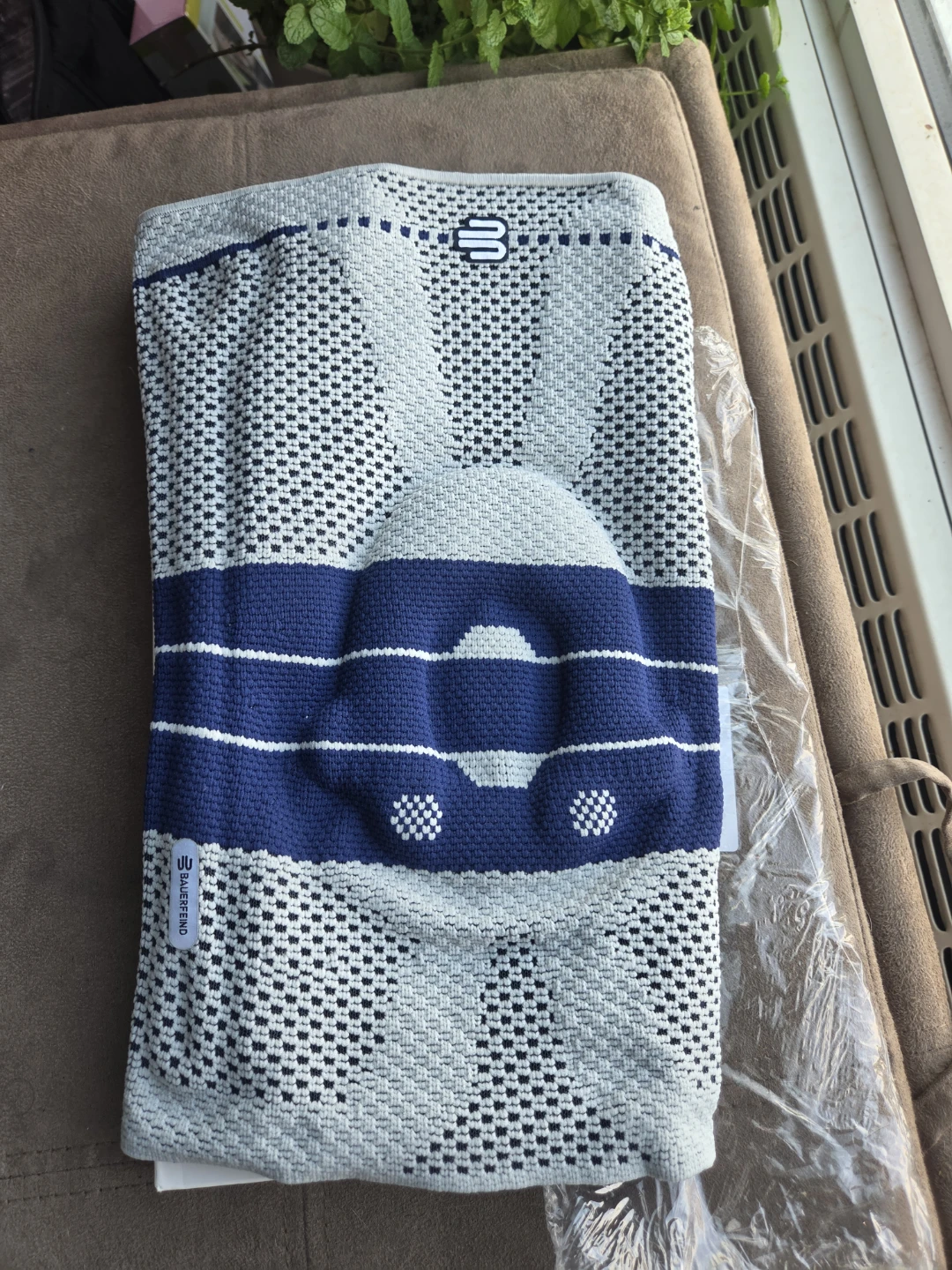 Bauerfeind GenuTrain Knee Support - photo 5