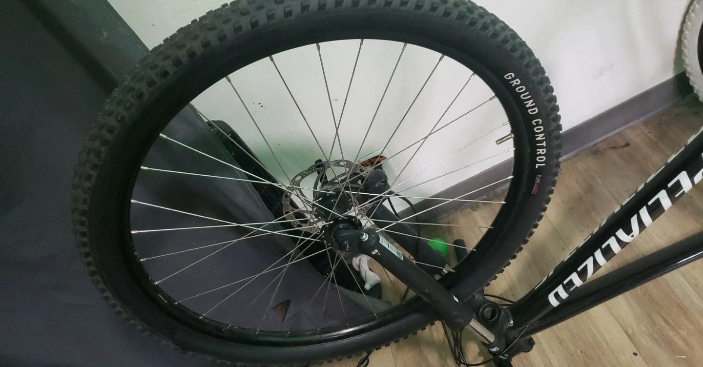 Specialized Rockhopper Mountain Bike - photo 3
