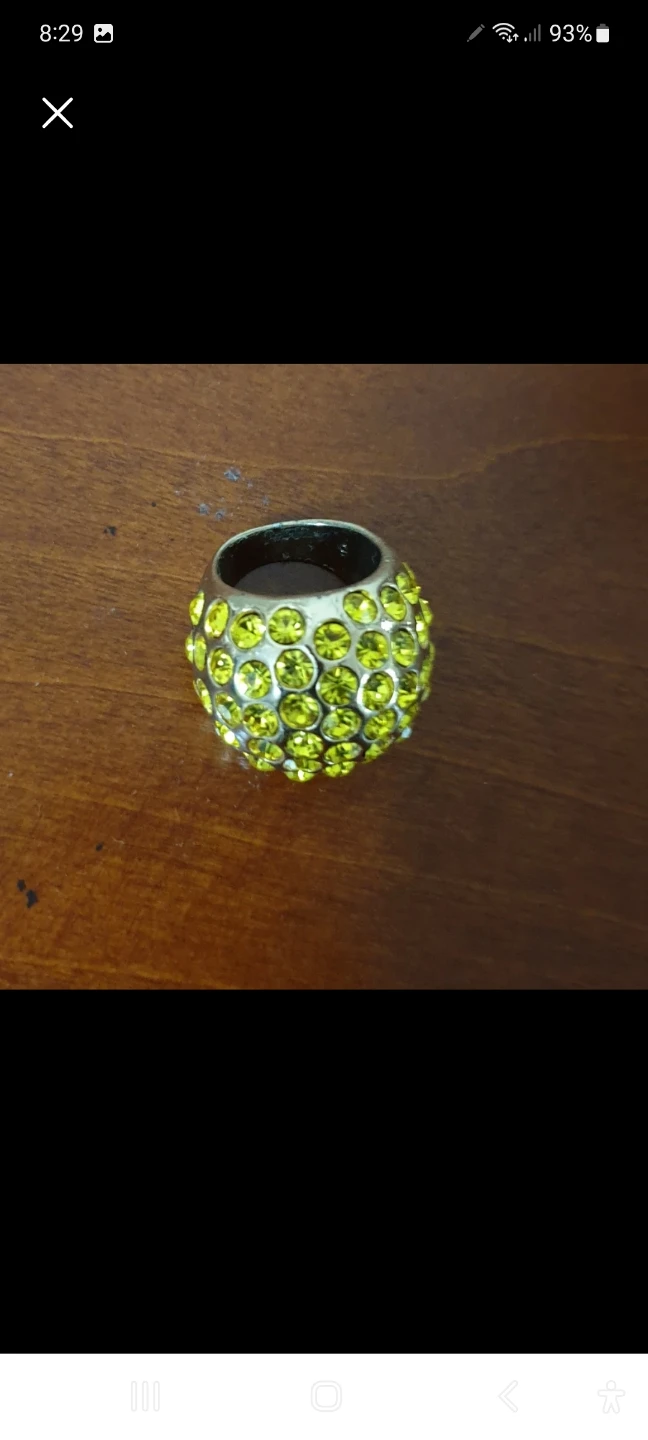 Sparkly Fashion Ring with Yellow Stones