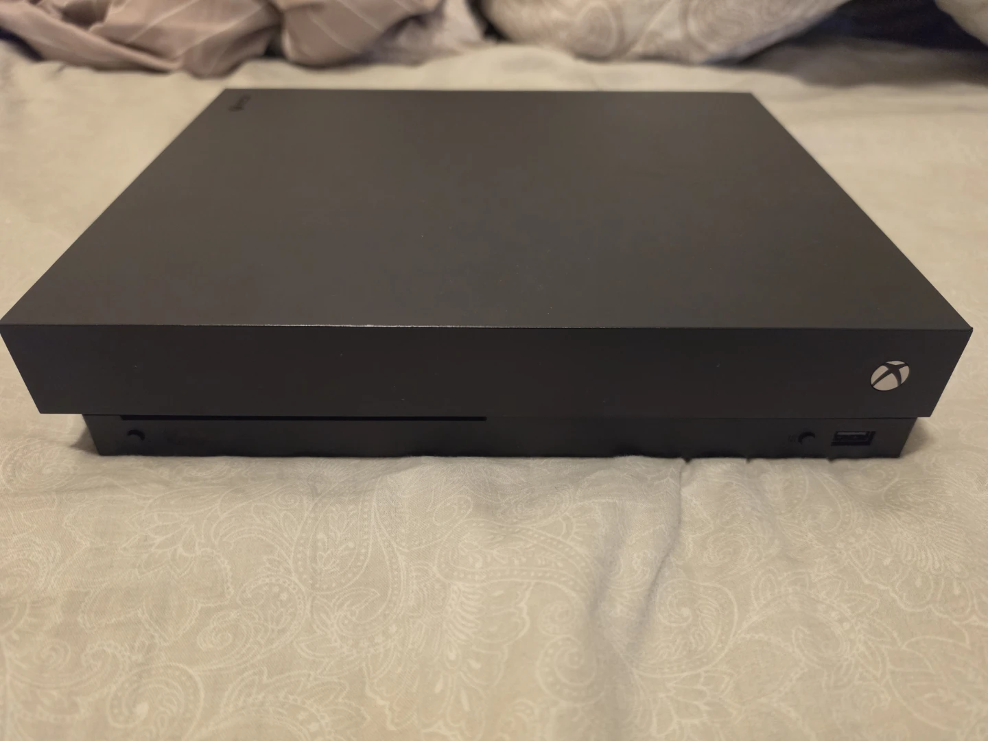 XBOX ONE X 1TB CONSOLE BLACK w/cables