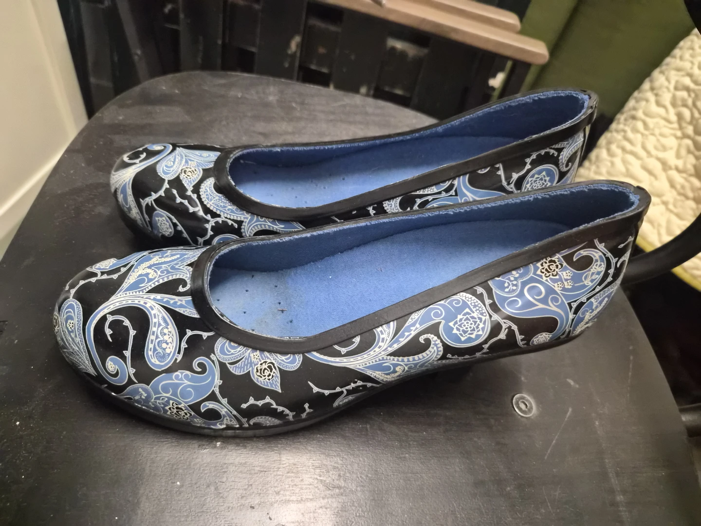 DAV Women's Black Blue Paisley rubber shoes with slight heel - photo 2