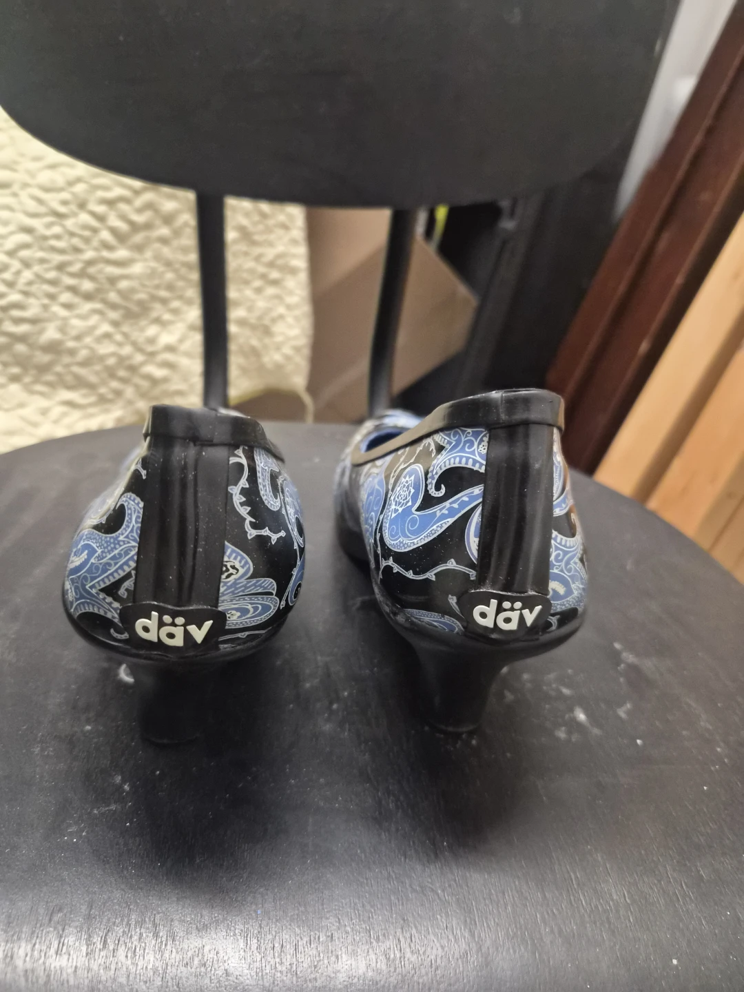 DAV Women's Black Blue Paisley rubber shoes with slight heel - photo 4