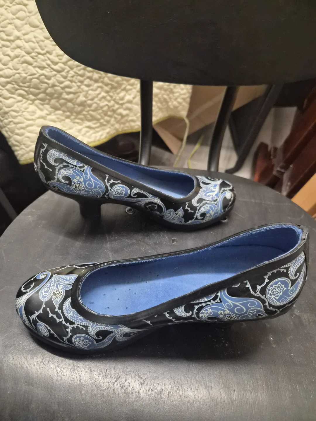 DAV Women's Black Blue Paisley rubber shoes with slight heel - photo 5