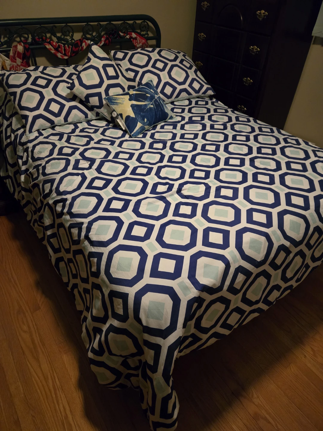 DOUBLE/QUEEN Blue and White Geometric Comforter Set