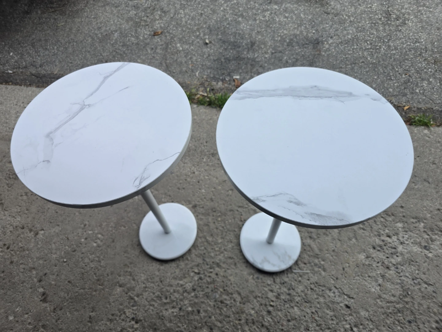 Set of 2 White Marble Top Pedestal Side Tables - photo 3