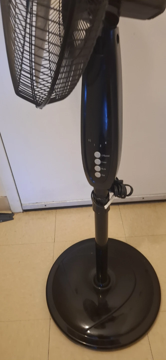 Black + Decker Oscillating Stand Fan - photo 3