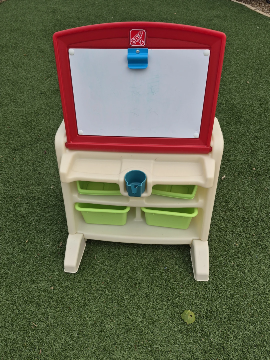 Step 2 Easel with Storage - photo 4