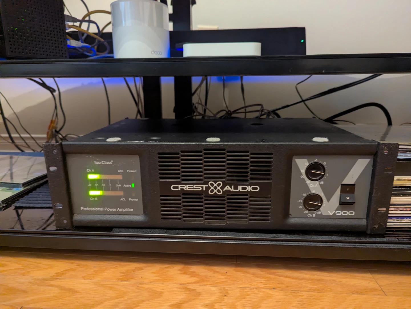 Crest Audio V900 Professional Power Amplifier - photo 2