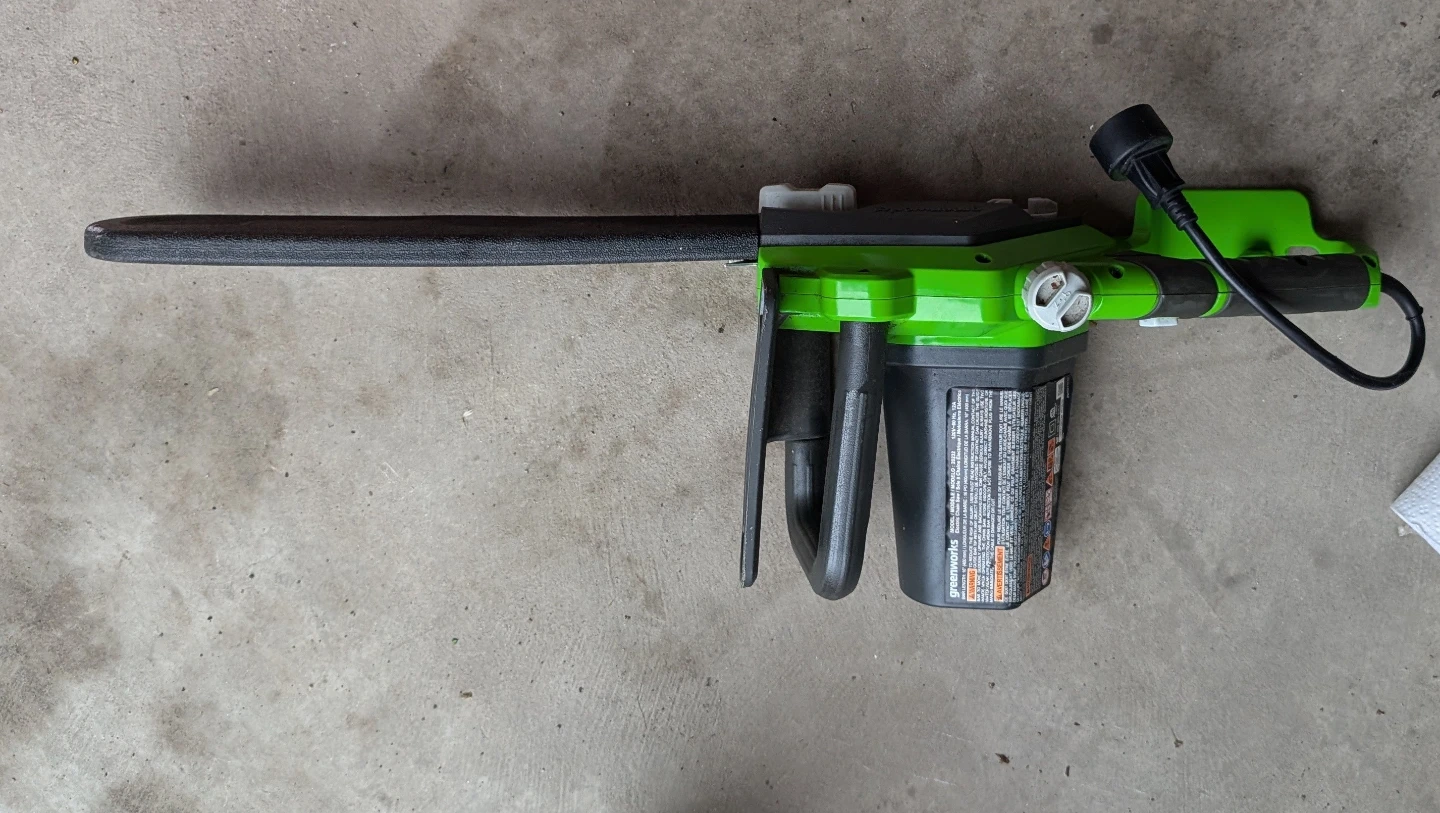 Chainsaw - photo 3