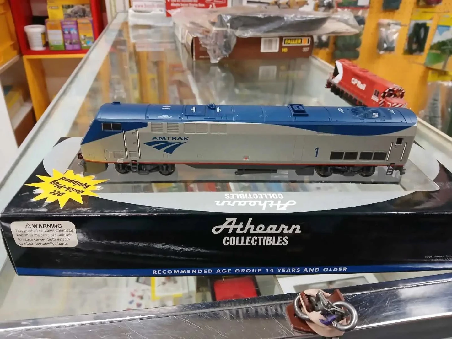 Athearn HO Scale Amtrak Locomotive - photo 2