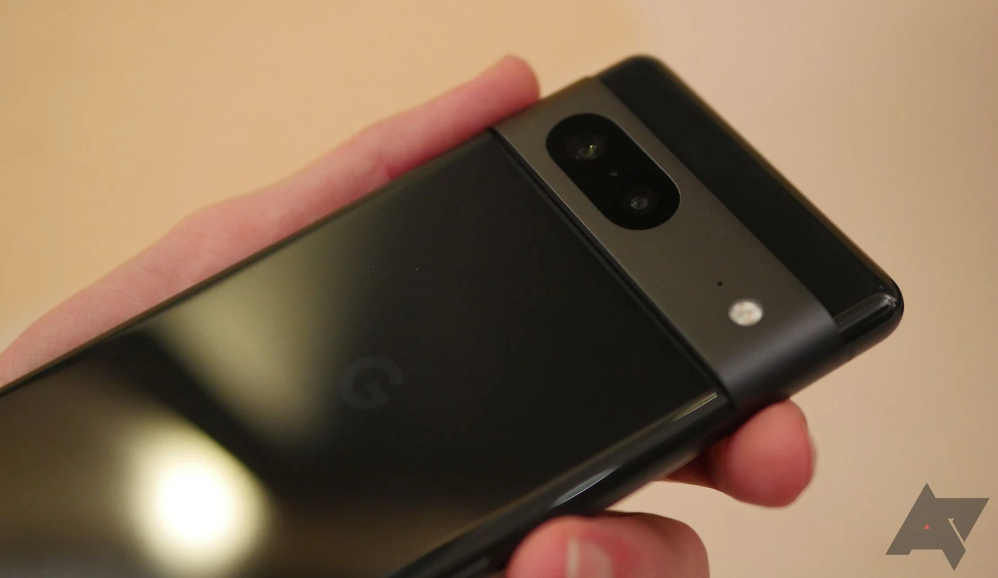 Pixel 7 and Fossil smart watch - photo 4