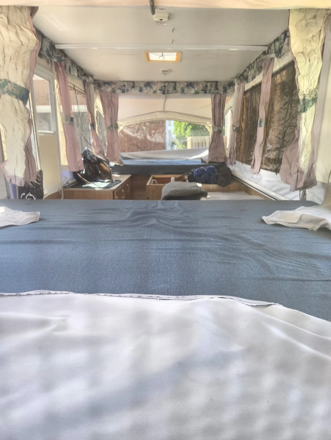 Popup trailer excellent condition for 2000 - photo 2