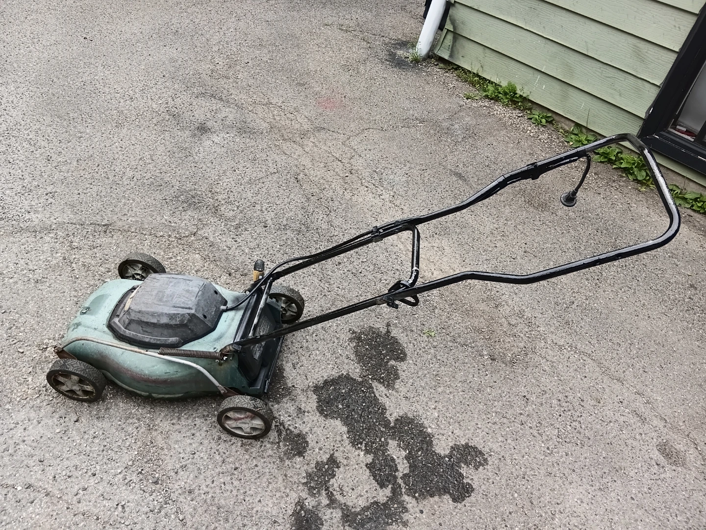 Black & Decker 14" Compact Electric Lawn Mower