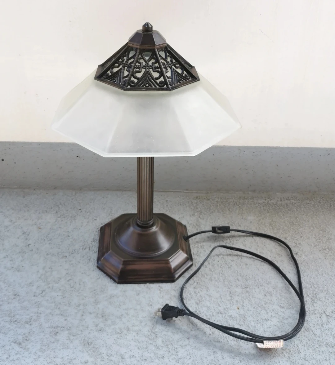 Vintage Heavy Frosted Glass Table Lamp - photo 4