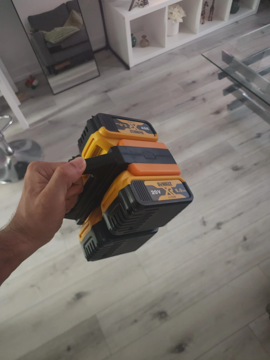 4 DeWalt 20V 5.0Ah Lithium-Ion Battery Pack - photo 2