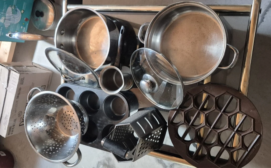 Kitchenware Bundle - Pots, Grater, Muffin Tin & More - photo 2